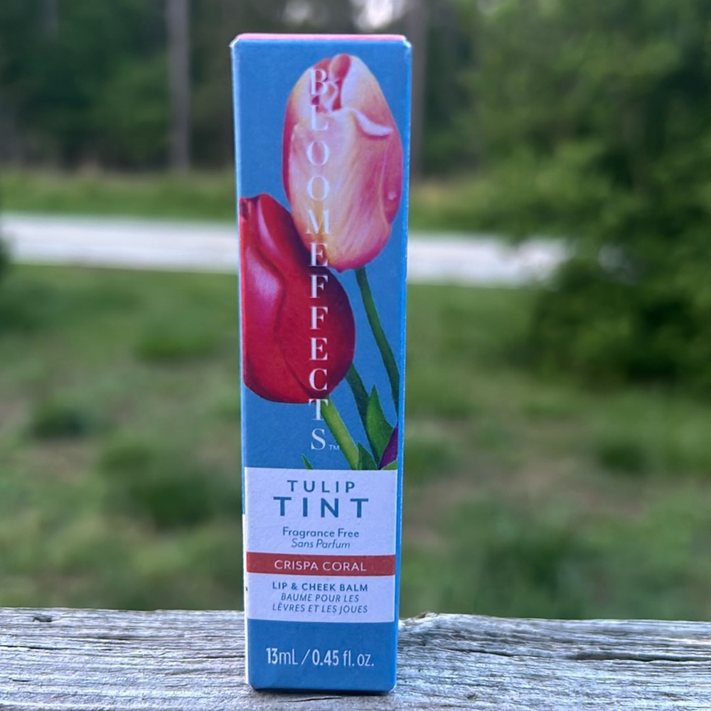 NIB Bloomeffects
Tulip Tint Lip & Cheek Balm Cripa Coral 13ml